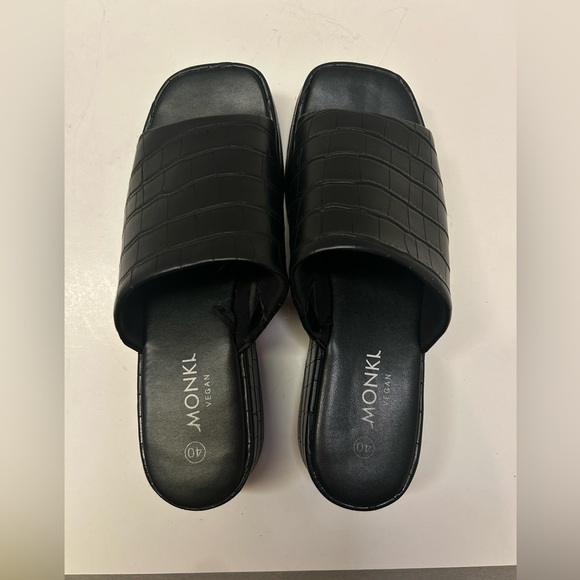 Monki Women’s Size 40 US 8.5 Black Vegan Leather Chunky Mule Faux Croc‎ Sandals - Picture 14 of 15